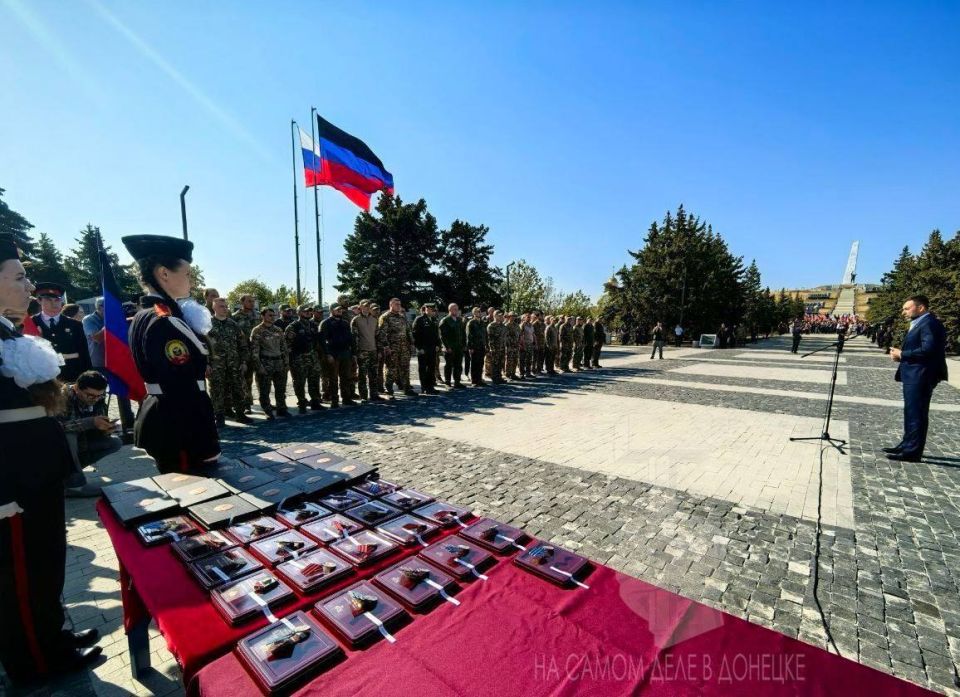На Саур-Могиле прошли торжественные мероприятия, посвященные 82-й годовщине освобождения Донбасса от немецко-фашистских захватчиков На Саур-Могиле прошли торжественные мероприятия, посвященные 82-й годовщине освобождения Донбасса от немецко-фашистских захватчиков