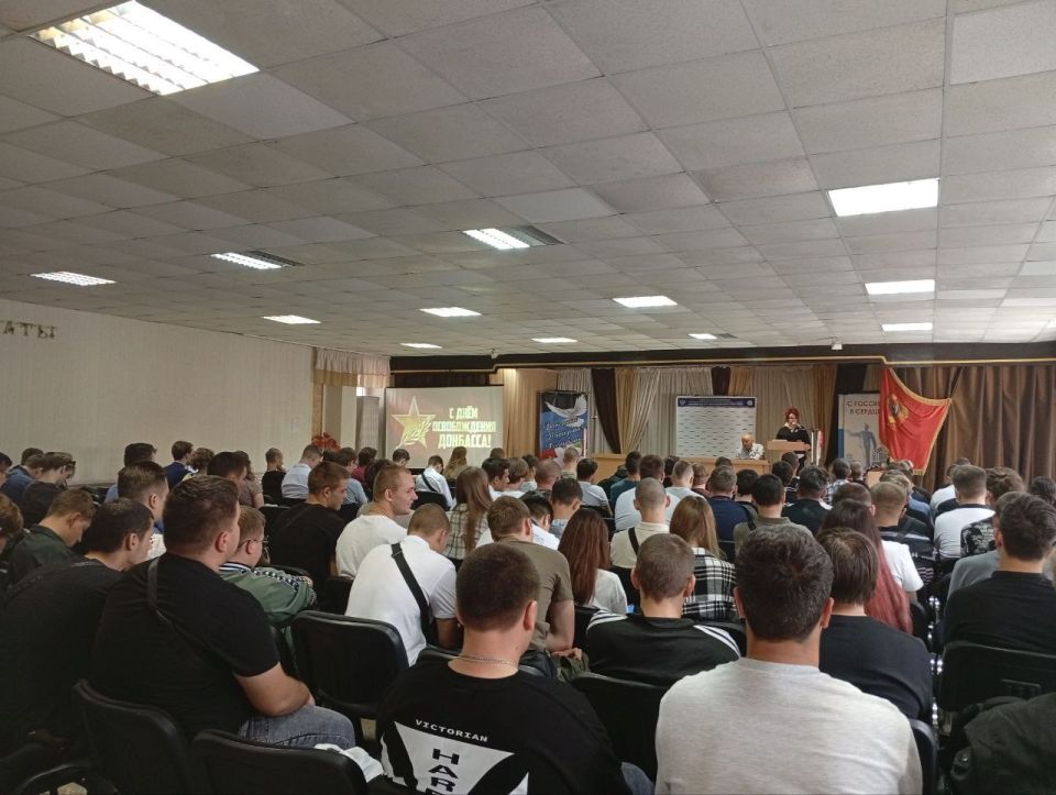 Сегодня, 8 сентября в Донецкой Народной Республике отмечается праздник, который по важности можно сравнить с Днем Победы — это День освобождения Донбасса от немецко-фашистских захватчиков Сегодня, 8 сентября в Донецкой Народной Республике отмечается праздник, который по важности можно сравнить с Днем Победы — это День освобождения Донбасса от немецко-фашистских захватчиков