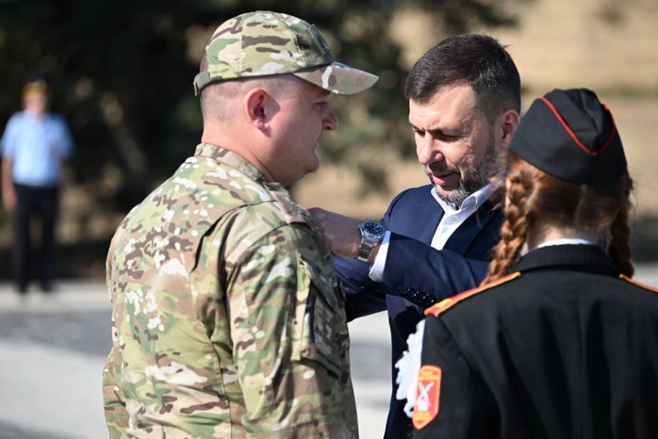 Александр Подгорный: В День освобождения Донбасса вручил награды нашим бойцам на священной земле Саур-Могилы Александр Подгорный: В День освобождения Донбасса вручил награды нашим бойцам на священной земле Саур-Могилы