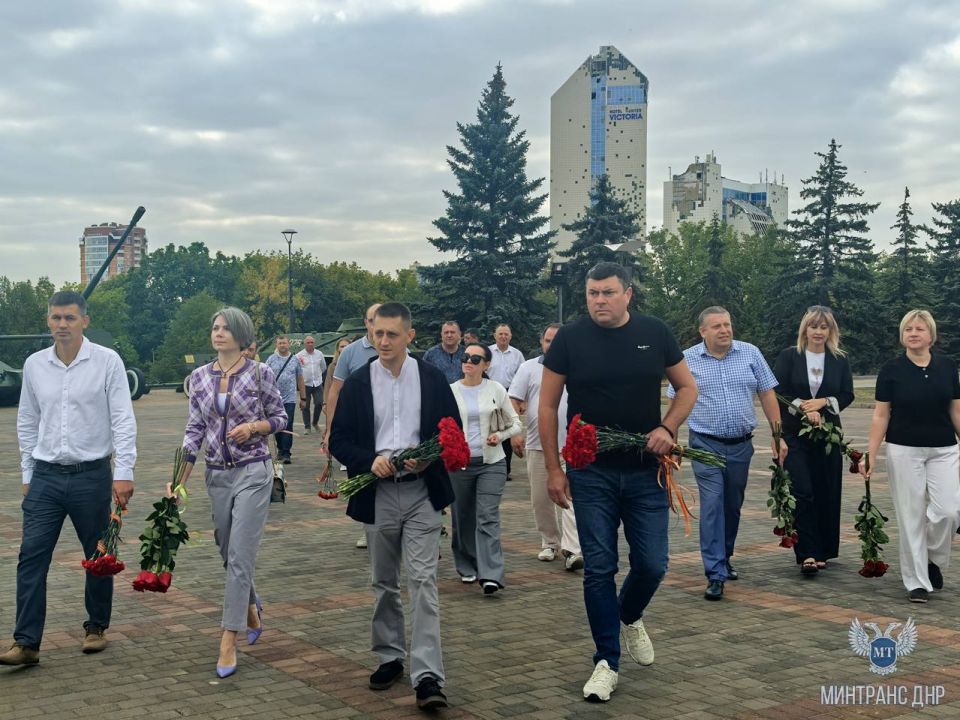 Александр Бондаренко: В 82-ю годовщину освобождения Донбасса почтили память защитников Донецкого края, погибших в Великой Отечественной войне Александр Бондаренко: В 82-ю годовщину освобождения Донбасса почтили память защитников Донецкого края, погибших в Великой Отечественной войне