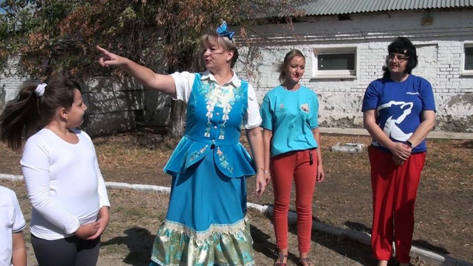 В рамках партийного проекта «Крепкая семья» состоялось очередное детское мероприятие, организованное Мангушским местным отделением партии «Единая Россия» совместно с Советом женщин округа на свежем воздухе, на территории... В рамках партийного проекта «Крепкая семья» состоялось очередное детское мероприятие, организованное Мангушским местным отделением партии «Единая Россия» совместно с Советом женщин округа на свежем воздухе, на территории...