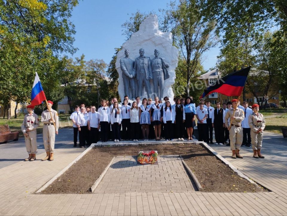 Алексей Кулемзин: В образовательных учреждениях городского округа Донецк продолжаются мероприятия, посвященные Дню освобождения Донбасса! Алексей Кулемзин: В образовательных учреждениях городского округа Донецк продолжаются мероприятия, посвященные Дню освобождения Донбасса!