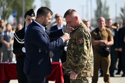 Развернули самое большое Знамя Победы и почтили память героев: На Саур-Могиле отдали дань памяти освободителям Донбасса Развернули самое большое Знамя Победы и почтили память героев: На Саур-Могиле отдали дань памяти освободителям Донбасса