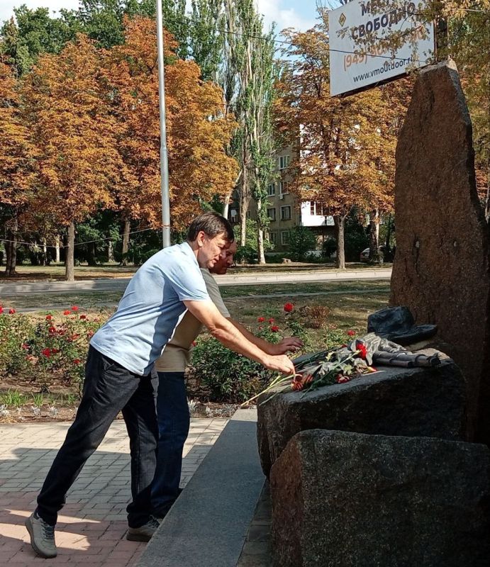 Наталья Бегуненко: Сегодня, 8 сентября, во «Дворце культуры им. Г. И. Петровского» состоялся концерт «Этот день нам не забыть никогда!», приуроченный ко Дню освобождения Донбасса Наталья Бегуненко: Сегодня, 8 сентября, во «Дворце культуры им. Г. И. Петровского» состоялся концерт «Этот день нам не забыть никогда!», приуроченный ко Дню освобождения Донбасса