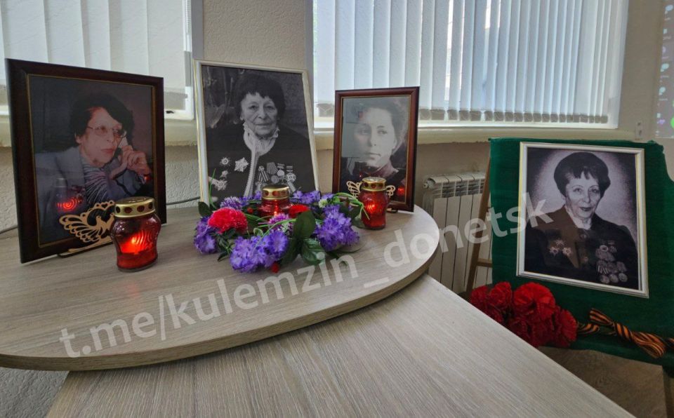 Сегодня в Управе Ворошиловского района, в День 82-ой годовщины освобождения Донбасса, прошла церемония памяти Анны Алексеевны Ахтямовой, Ивана Ивановича Кулаги и всех, кто отдал жизнь за свободу родной земли Сегодня в Управе Ворошиловского района, в День 82-ой годовщины освобождения Донбасса, прошла церемония памяти Анны Алексеевны Ахтямовой, Ивана Ивановича Кулаги и всех, кто отдал жизнь за свободу родной земли