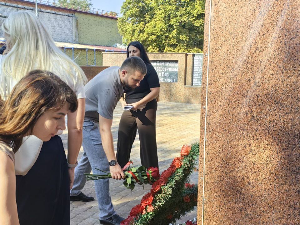 Сегодня прошли торжественные мероприятия, приуроченные к 82-й годовщине освобождения Донбасса от немецко-фашистских захватчиков Сегодня прошли торжественные мероприятия, приуроченные к 82-й годовщине освобождения Донбасса от немецко-фашистских захватчиков