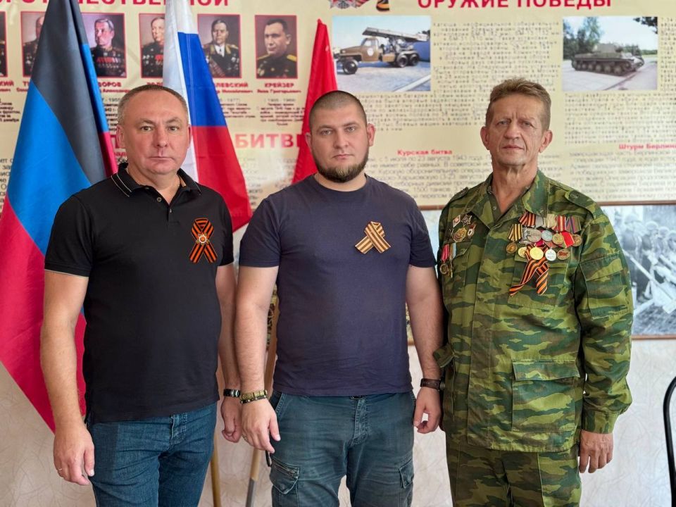Михаил Меренков: Сегодня с председателем Общественной Буденновской районной организации ветеранов Николаем Охрименко обсудили вопросы по взаимодействию проведения мероприятий, направленных на поддержку участников СВО и... Михаил Меренков: Сегодня с председателем Общественной Буденновской районной организации ветеранов Николаем Охрименко обсудили вопросы по взаимодействию проведения мероприятий, направленных на поддержку участников СВО и...