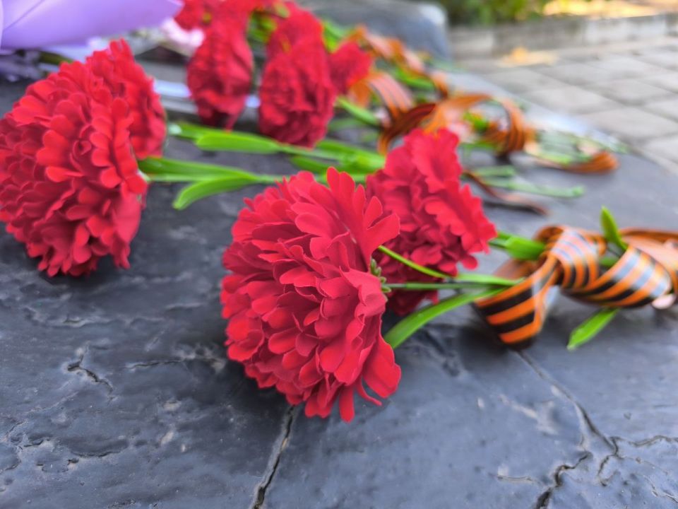 Возложение цветов ко Дню освобождения Донбасса Возложение цветов ко Дню освобождения Донбасса