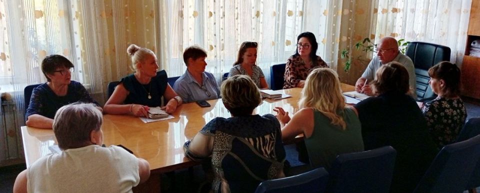 Наталья Бегуненко: Сегодня, 8 сентября, первый заместитель руководителя Управы Петровского внутригородского района Администрации городского округа Донецк Юрий Плахутин провел рабочее совещание, в котором приняли участие... Наталья Бегуненко: Сегодня, 8 сентября, первый заместитель руководителя Управы Петровского внутригородского района Администрации городского округа Донецк Юрий Плахутин провел рабочее совещание, в котором приняли участие...