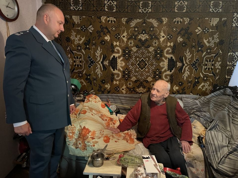 В преддверии празднования Дня освобождения Донбасса руководитель Управы Пролетарского внутригородского района Администрации городского округа Донецк Елена Рязанцева поздравила ветеранов с наступающим праздником В преддверии празднования Дня освобождения Донбасса руководитель Управы Пролетарского внутригородского района Администрации городского округа Донецк Елена Рязанцева поздравила ветеранов с наступающим праздником