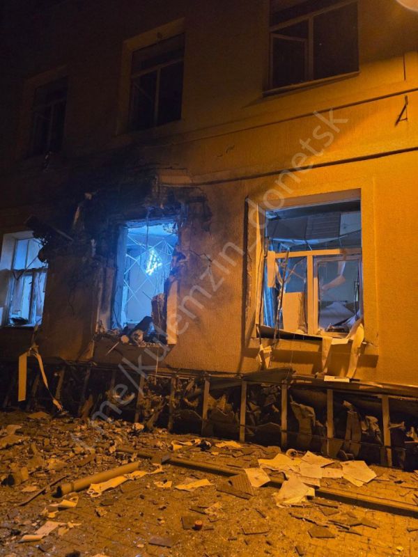 Алексей Кулемзин: Последствия удара БПЛА в Калининском районе Алексей Кулемзин: Последствия удара БПЛА в Калининском районе