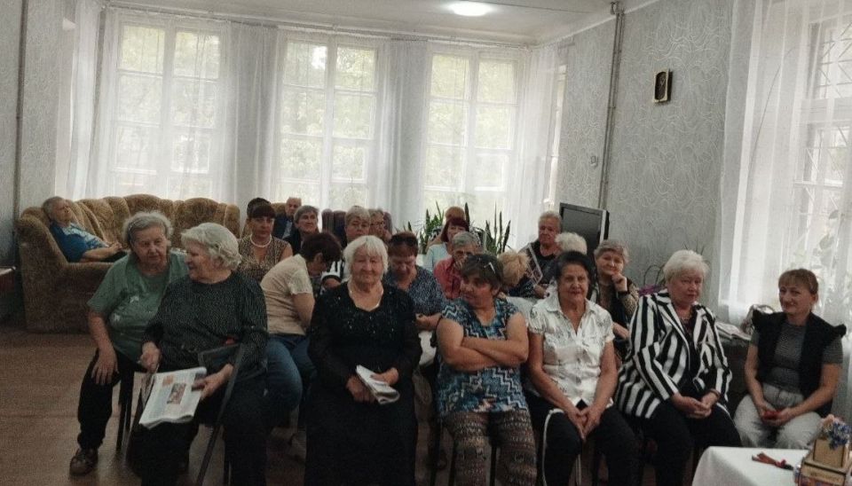 В честь знаменательной даты – Дня освобождения Донбасса, в ГБУСО "Комплексный центр социального обслуживания населения города Тореза" прошел праздничный концерт В честь знаменательной даты – Дня освобождения Донбасса, в ГБУСО "Комплексный центр социального обслуживания населения города Тореза" прошел праздничный концерт