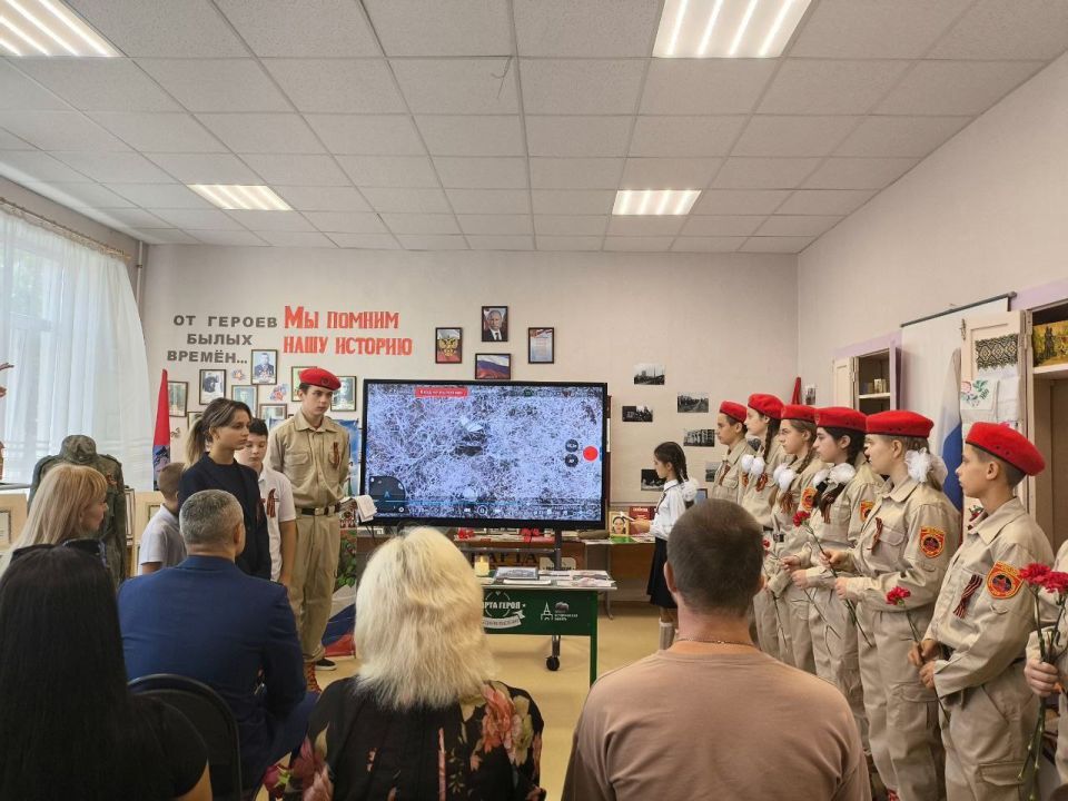 Сегодня, 8 сентября 2025 года, в МБОУ "Школе № 7 г. Ясиноватая" прошло торжественное и трогательное мероприятие — открытие «Парты Героя», посвященное памяти защитников, погибших в СВО: Милько Сергея Николаевича и Антона... Сегодня, 8 сентября 2025 года, в МБОУ "Школе № 7 г. Ясиноватая" прошло торжественное и трогательное мероприятие — открытие «Парты Героя», посвященное памяти защитников, погибших в СВО: Милько Сергея Николаевича и Антона...