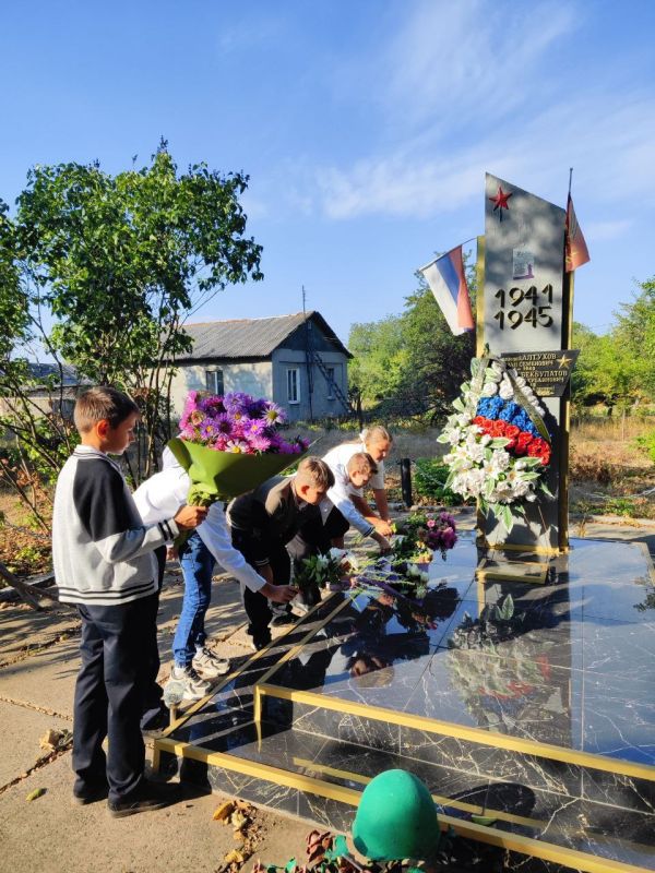 Елена Рязанцева: Сегодня в Пролетарском районе одновременно на всех памятных местах, посвященных героическим событиям Великой Отечественной войны, прошли торжественные мероприятия с возложением цветов Елена Рязанцева: Сегодня в Пролетарском районе одновременно на всех памятных местах, посвященных героическим событиям Великой Отечественной войны, прошли торжественные мероприятия с возложением цветов