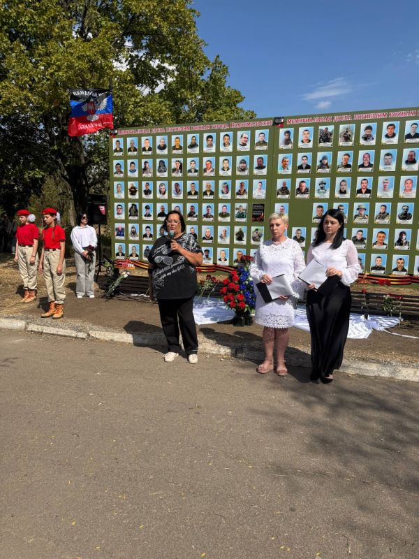 Николай Михайлов: В парке города Комсомольское состоялось мероприятие, посвященное открытию мемориальной доски погибшим в вооружённом конфликте воинам города Николай Михайлов: В парке города Комсомольское состоялось мероприятие, посвященное открытию мемориальной доски погибшим в вооружённом конфликте воинам города