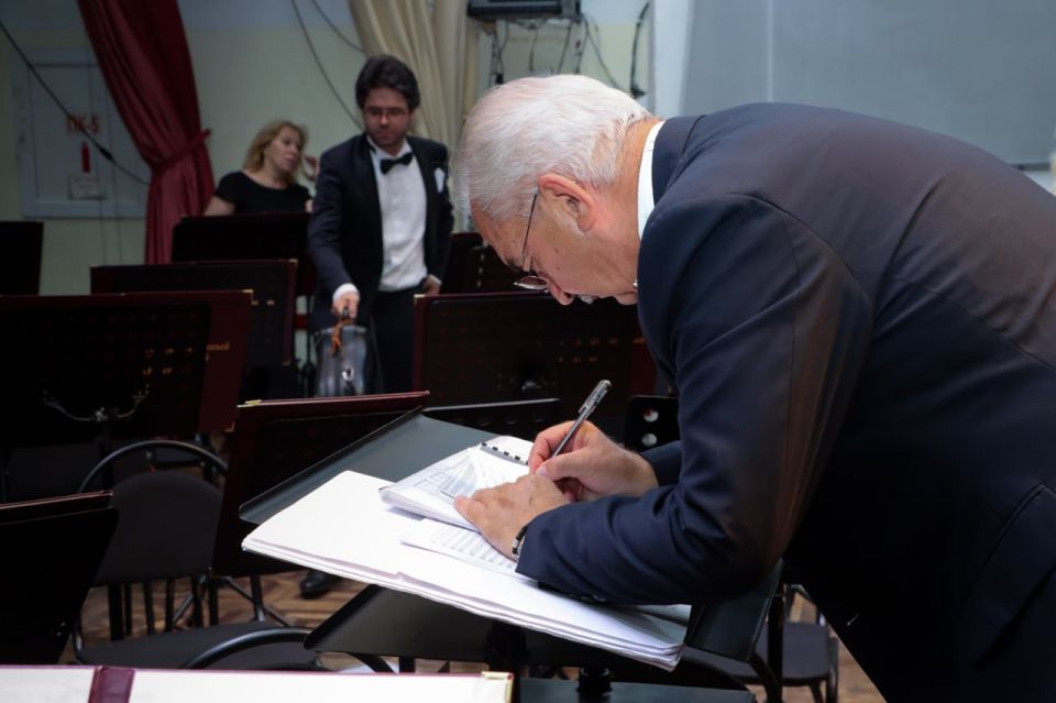   . 8                     ...