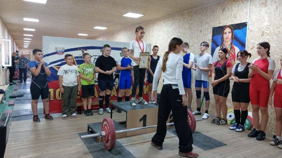 В специализированном зале тяжёлой атлетики МБУ ДО СШ «Энергетик» состоялось «Открытое личное Первенство города Зугрэса по тяжёлой атлетике до 17 лет посвящённое Дню освобождения Донбасса и 140-летию тяжёлой атлетики в России» В специализированном зале тяжёлой атлетики МБУ ДО СШ «Энергетик» состоялось «Открытое личное Первенство города Зугрэса по тяжёлой атлетике до 17 лет посвящённое Дню освобождения Донбасса и 140-летию тяжёлой атлетики в России»