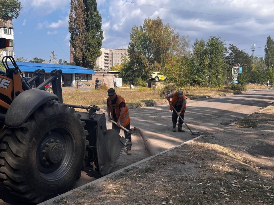 МУП «Простор» ежедневно выполняет все необходимые работы по содержанию городских улиц МУП «Простор» ежедневно выполняет все необходимые работы по содержанию городских улиц
