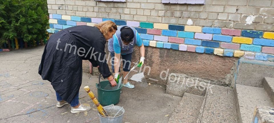 В районах, пострадавших в результате вчерашней атаки укрофашистов, ведется работа по ликвидации последствий обстрела В районах, пострадавших в результате вчерашней атаки укрофашистов, ведется работа по ликвидации последствий обстрела