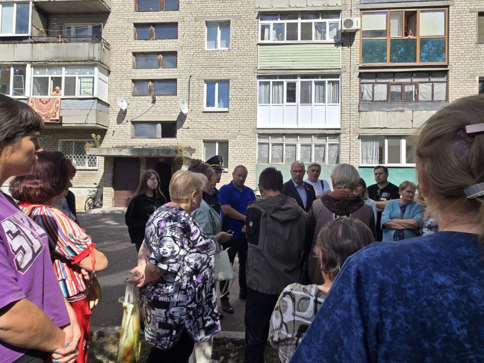 Исполняя поручение Главы Донецкой Народной Республики Дениса Владимировича Пушилина о ведении постоянного диалога с людьми, сегодня, 5 сентября, глава муниципального образования городского округа Дебальцево Сергей Желновач... Исполняя поручение Главы Донецкой Народной Республики Дениса Владимировича Пушилина о ведении постоянного диалога с людьми, сегодня, 5 сентября, глава муниципального образования городского округа Дебальцево Сергей Желновач...