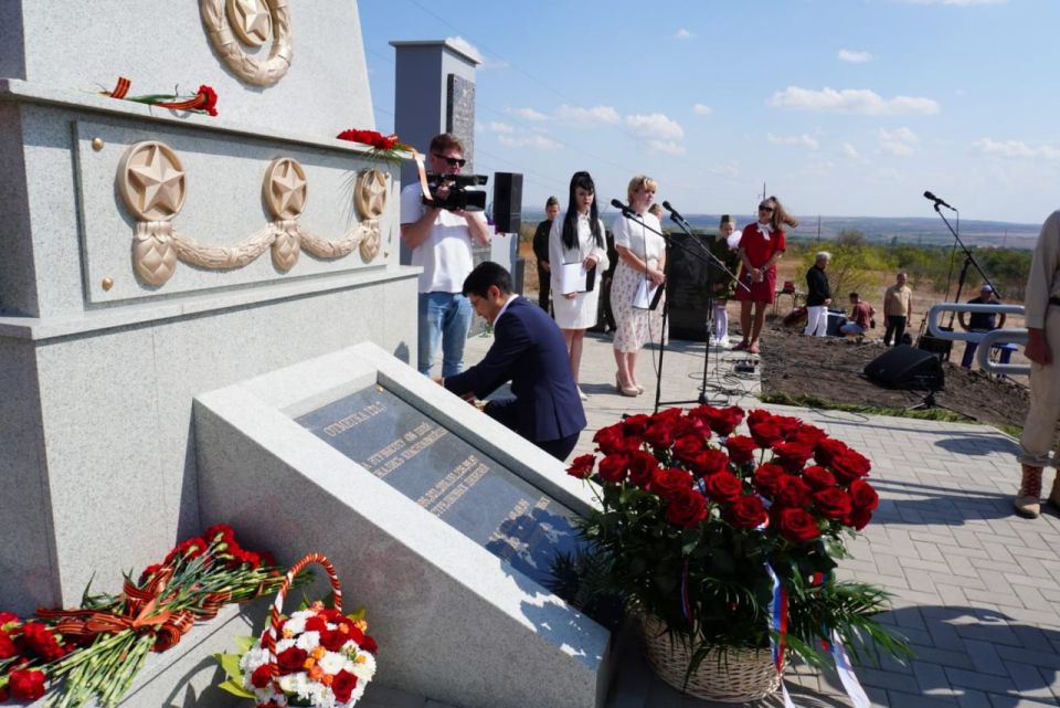 Денис Пушилин поблагодарил сахалинцев за реставрацию памятника на Мазютином бугре в Дмитровке Шахтерского округа Денис Пушилин поблагодарил сахалинцев за реставрацию памятника на Мазютином бугре в Дмитровке Шахтерского округа