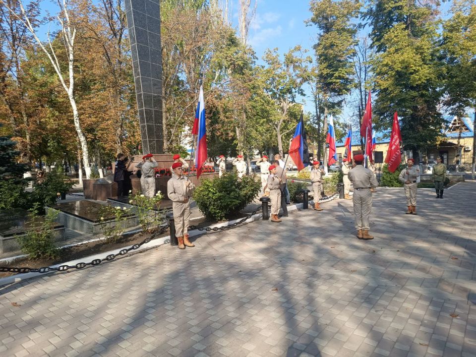 Волновахская "Юнармия" приняла участие в памятной церемонии, посвященной 82-й годовщине освобождения Донбасса Волновахская "Юнармия" приняла участие в памятной церемонии, посвященной 82-й годовщине освобождения Донбасса