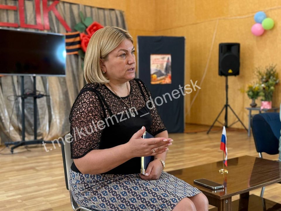 В Куйбышевском районе состоялась встреча с трудовым коллективом Дворца культуры «Смолянка» г. Донецка, на которой присутствовала заместитель главы администрации г. о. Донецк. Пристальное внимание к обращению Дончан... В Куйбышевском районе состоялась встреча с трудовым коллективом Дворца культуры «Смолянка» г. Донецка, на которой присутствовала заместитель главы администрации г. о. Донецк. Пристальное внимание к обращению Дончан...