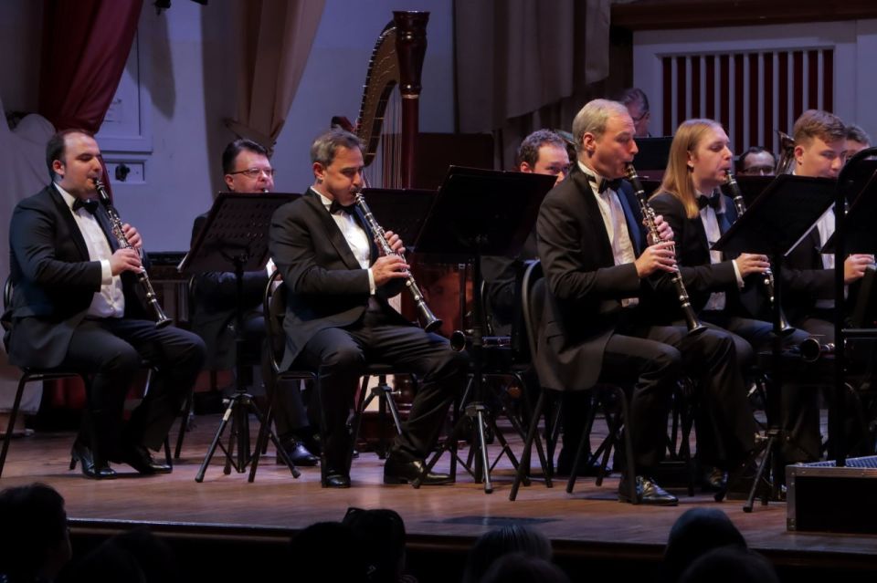   . 8                     ...