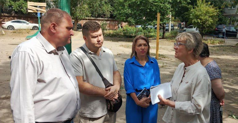 Сегодня, 9 сентября 2025 года, по поручению Главы Республики Дениса Пушилина и в рамках проекта "Управдом", реализуемого Единой Россией провел встречу с жителями по адресу: ул. Шутова, 16 Сегодня, 9 сентября 2025 года, по поручению Главы Республики Дениса Пушилина и в рамках проекта "Управдом", реализуемого Единой Россией провел встречу с жителями по адресу: ул. Шутова, 16