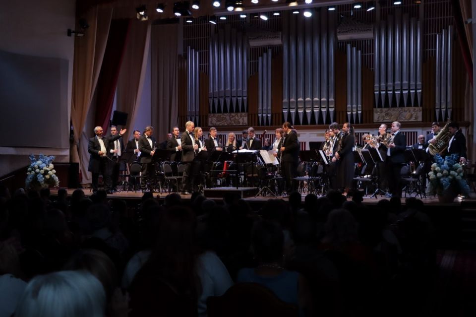   . 8                     ...