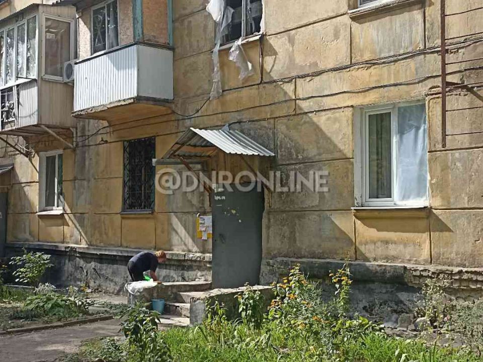 В Куйбышевском районе Донецка устраняют последствия обстрела В Куйбышевском районе Донецка устраняют последствия обстрела