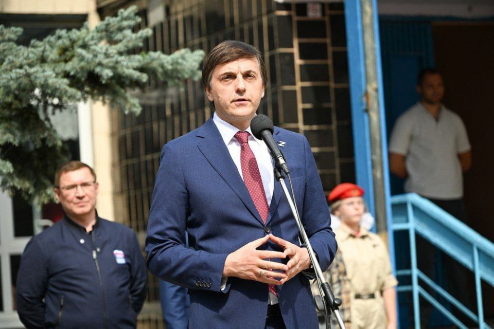 Денис Пушилин: Донецкая школа № 115 теперь носит имена ефрейтора Ивана Коковина и рядового Майкла Глосса Денис Пушилин: Донецкая школа № 115 теперь носит имена ефрейтора Ивана Коковина и рядового Майкла Глосса