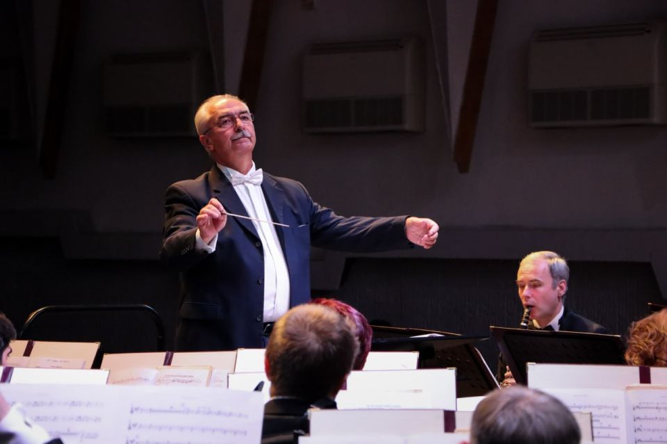   . 8                     ...