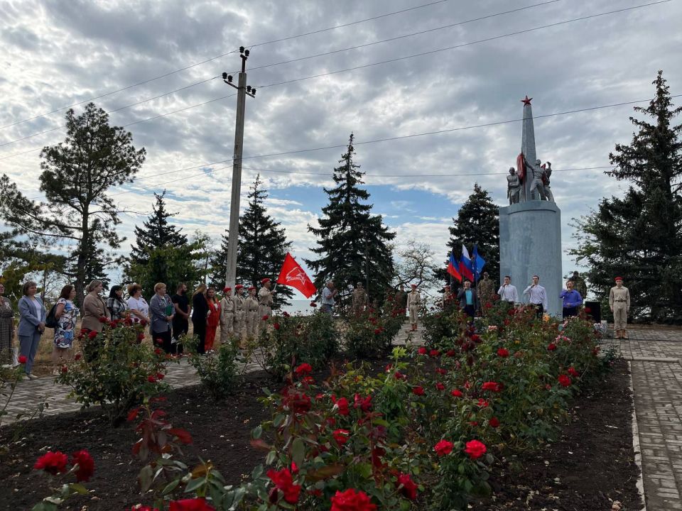 Василий Овчаров: Сегодня, 9 сентября, принял участие в памятном мероприятии, посвящённом 82-й годовщине освобождения Донбасса от немецко-фашистских захватчиков Василий Овчаров: Сегодня, 9 сентября, принял участие в памятном мероприятии, посвящённом 82-й годовщине освобождения Донбасса от немецко-фашистских захватчиков