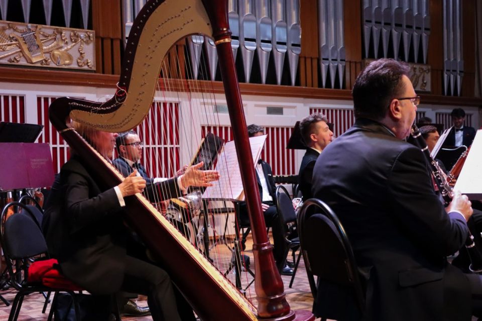   . 8                     ...