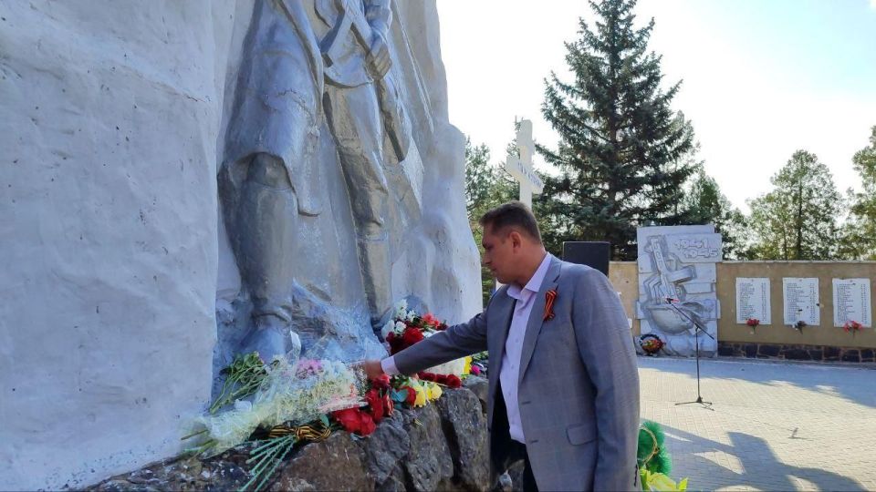 В Докучаевск почтили память освободителям Донбасса В Докучаевск почтили память освободителям Донбасса