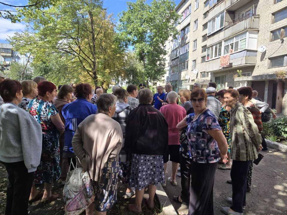 Исполняя поручение Главы Донецкой Народной Республики Дениса Владимировича Пушилина о ведении постоянного диалога с людьми, сегодня, 5 сентября, глава муниципального образования городского округа Дебальцево Сергей Желновач... Исполняя поручение Главы Донецкой Народной Республики Дениса Владимировича Пушилина о ведении постоянного диалога с людьми, сегодня, 5 сентября, глава муниципального образования городского округа Дебальцево Сергей Желновач...