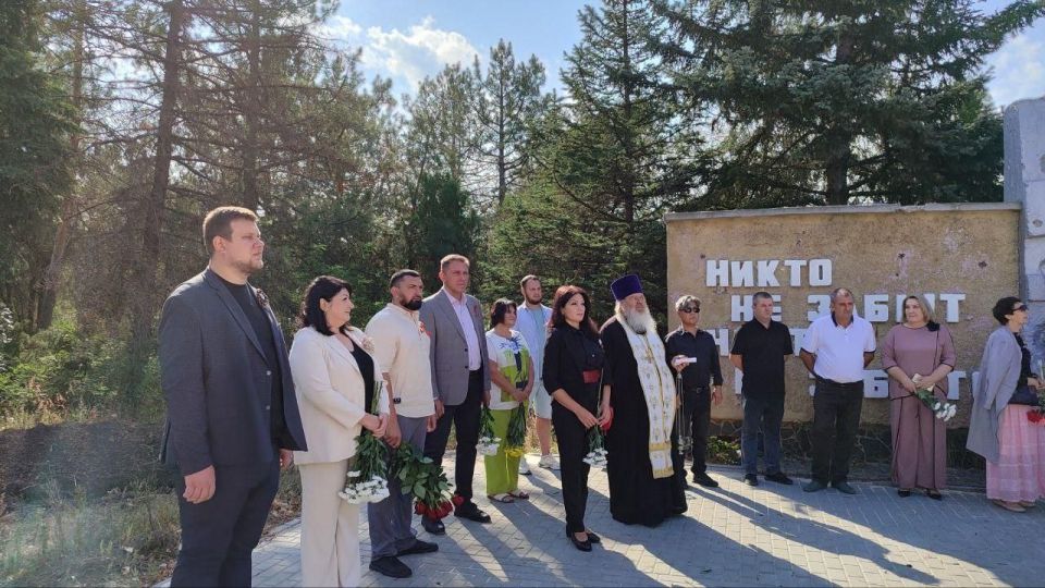В Докучаевск почтили память освободителям Донбасса В Докучаевск почтили память освободителям Донбасса