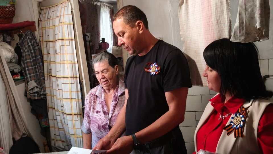 Подвиг не будет забыт!. Вчера председатель Совета женщин, координатор Женского движения «Единой России» Волновахского МО Елена Снисаренко навестила ветеранов Великой Отечественной войны - Степана Степановича Плахтия, ... Подвиг не будет забыт!. Вчера председатель Совета женщин, координатор Женского движения «Единой России» Волновахского МО Елена Снисаренко навестила ветеранов Великой Отечественной войны - Степана Степановича Плахтия, ...