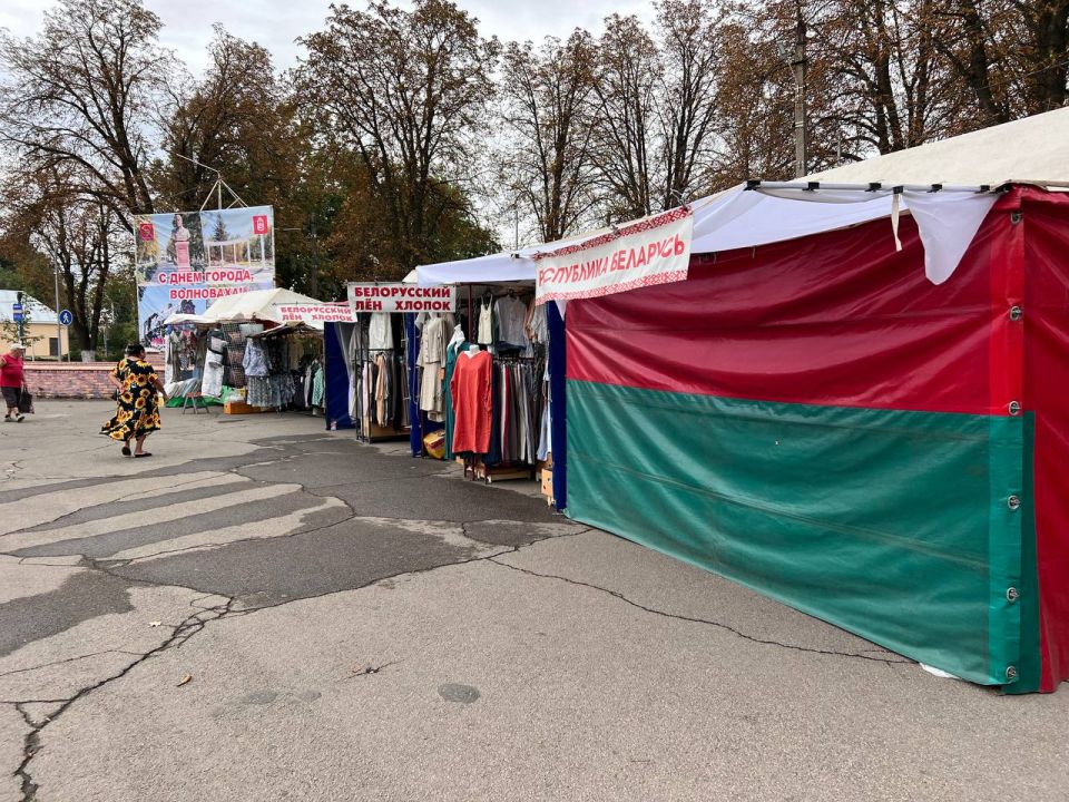 В рамках партийного проекта «Предпринимательство» партии «Единая Россия» администрацией Волновахского муниципального округа при содействии участников выставочно-ярмарочной деятельности (г. Королёв, Московская область) на... В рамках партийного проекта «Предпринимательство» партии «Единая Россия» администрацией Волновахского муниципального округа при содействии участников выставочно-ярмарочной деятельности (г. Королёв, Московская область) на...