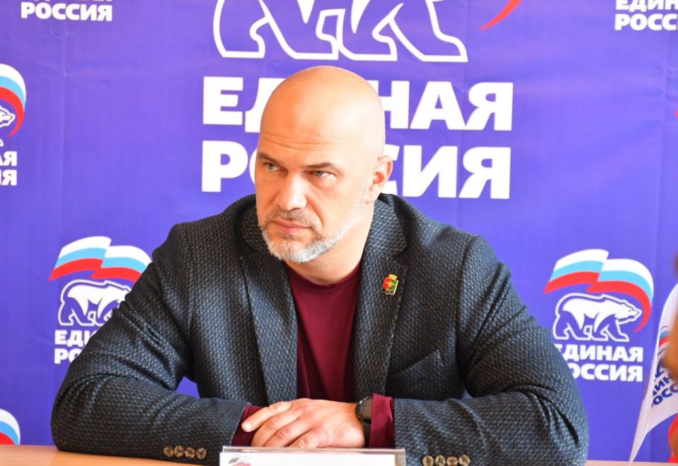 Сегодня, в общественной приемной Всероссийской политической партии «Единая Россия» глава муниципального образования городского округа Дебальцево, секретарь местного отделения Всероссийской политической партии «Единая Россия»... Сегодня, в общественной приемной Всероссийской политической партии «Единая Россия» глава муниципального образования городского округа Дебальцево, секретарь местного отделения Всероссийской политической партии «Единая Россия»...