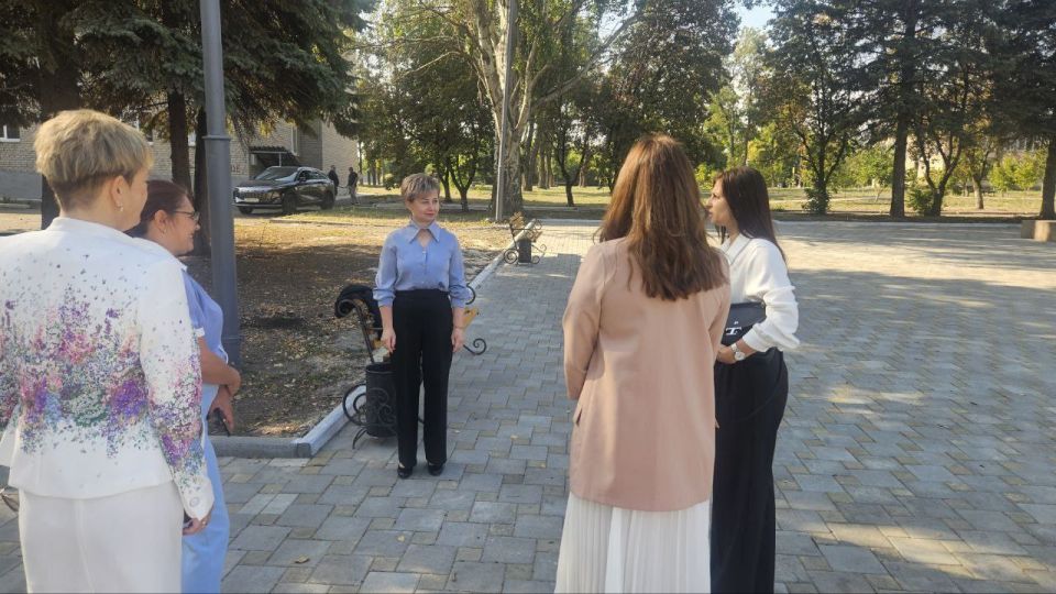 ВСТРЕЧИ С ЖИТЕЛЯМИ. Во исполнение поручения Главы Донецкой Народной Республики Дениса Пушилина, 9 сентября 2025 года, депутаты Ясиноватского муниципального совета Донецкой Народной Республики от фракции «Единая Россия» -... ВСТРЕЧИ С ЖИТЕЛЯМИ. Во исполнение поручения Главы Донецкой Народной Республики Дениса Пушилина, 9 сентября 2025 года, депутаты Ясиноватского муниципального совета Донецкой Народной Республики от фракции «Единая Россия» -...