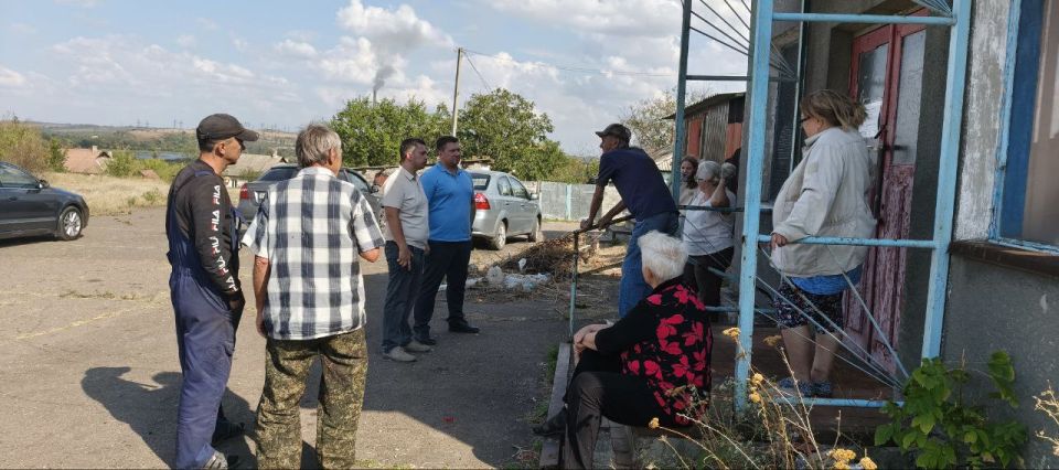 Вчера первый заместитель главы Администрации городского округа Харцызск Александр Гутров провел сход граждан по адресу: п. Водобуд, ул. Совхозная, 6, на котором были обсуждены актуальные вопросы и проблемы, волнующие местных... Вчера первый заместитель главы Администрации городского округа Харцызск Александр Гутров провел сход граждан по адресу: п. Водобуд, ул. Совхозная, 6, на котором были обсуждены актуальные вопросы и проблемы, волнующие местных...