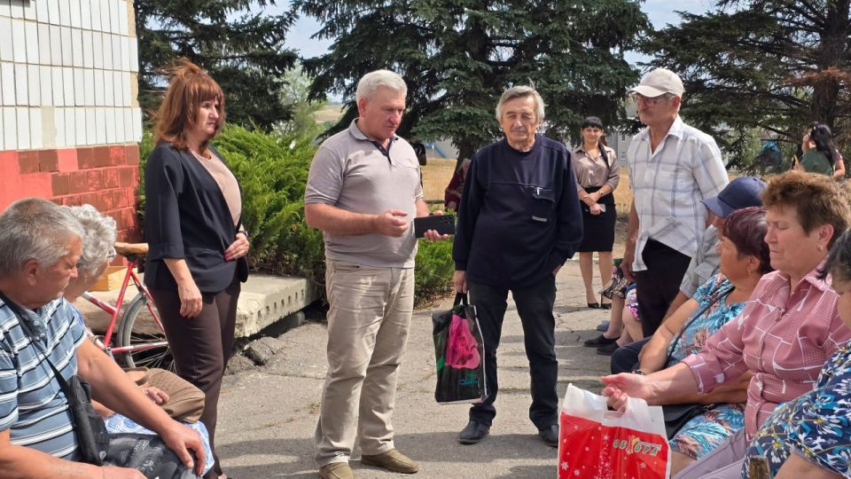 9 сентября Глава муниципального образования Старобешевский муниципальный округ Николай Михайлов провел встречу с жителями села Кумачово 9 сентября Глава муниципального образования Старобешевский муниципальный округ Николай Михайлов провел встречу с жителями села Кумачово