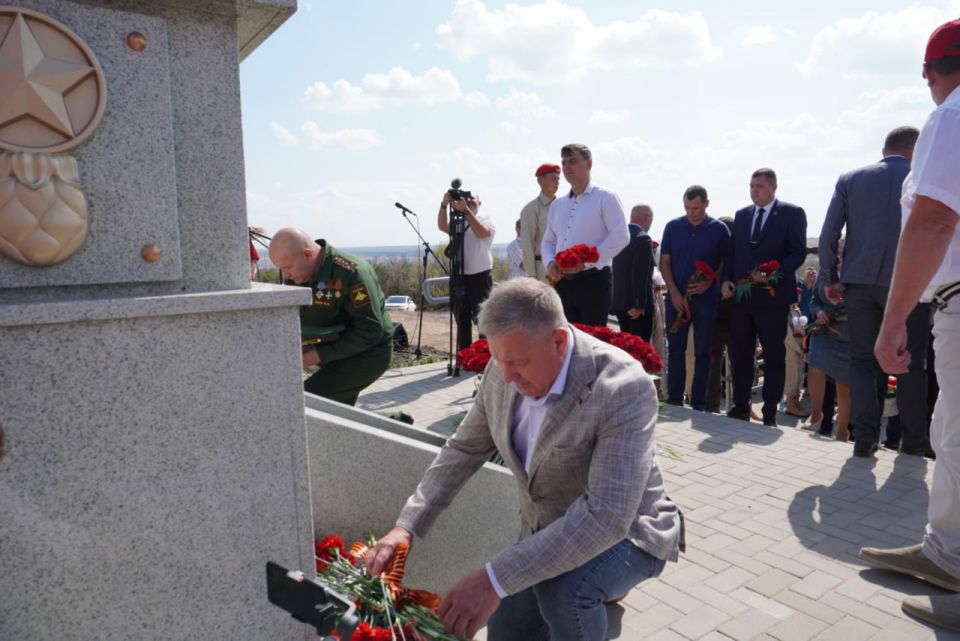 Денис Пушилин поблагодарил сахалинцев за реставрацию памятника на Мазютином бугре в Дмитровке Шахтерского округа Денис Пушилин поблагодарил сахалинцев за реставрацию памятника на Мазютином бугре в Дмитровке Шахтерского округа