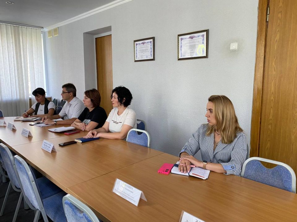 Виктория Жукова: Провела еженедельное аппаратное совещание с руководителями ведомств, а также представителями силовых структур Виктория Жукова: Провела еженедельное аппаратное совещание с руководителями ведомств, а также представителями силовых структур