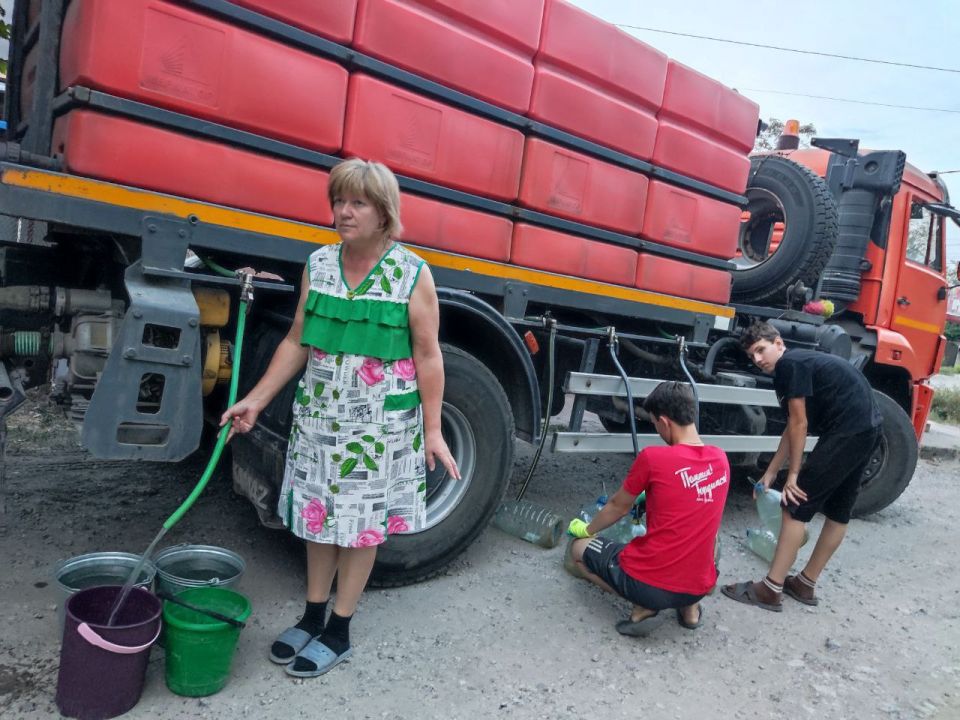 По поручению Главы Донецкой Народной Республики Дениса Владимировича Пушилина, депутат «Единой России» Евгения Мажара, провела сход с жителями Ленинского района По поручению Главы Донецкой Народной Республики Дениса Владимировича Пушилина, депутат «Единой России» Евгения Мажара, провела сход с жителями Ленинского района