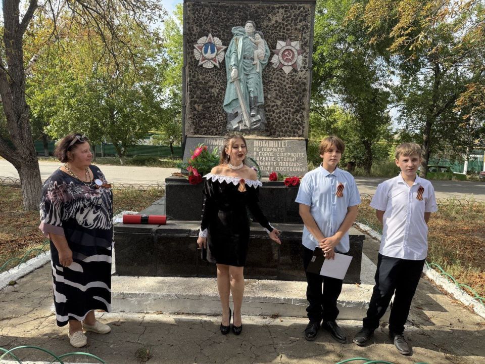 8 сентября возле Дома культуры «Докучаевский», у памятника погибшим воинам в Великой Отечественной Войне, прошел памятный концерт, посвященный 82-й годовщине освобождения Донбасса от немецких захватчиков в рамках проекта... 8 сентября возле Дома культуры «Докучаевский», у памятника погибшим воинам в Великой Отечественной Войне, прошел памятный концерт, посвященный 82-й годовщине освобождения Донбасса от немецких захватчиков в рамках проекта...