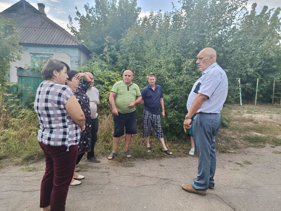 9 сентября, депутат Макеевского городского совета Донецкой Народной Республики первого созыва Алена Трякина провела прием граждан в общественной приемной партии «Единая Россия» Советского внутригородского района городского... 9 сентября, депутат Макеевского городского совета Донецкой Народной Республики первого созыва Алена Трякина провела прием граждан в общественной приемной партии «Единая Россия» Советского внутригородского района городского...