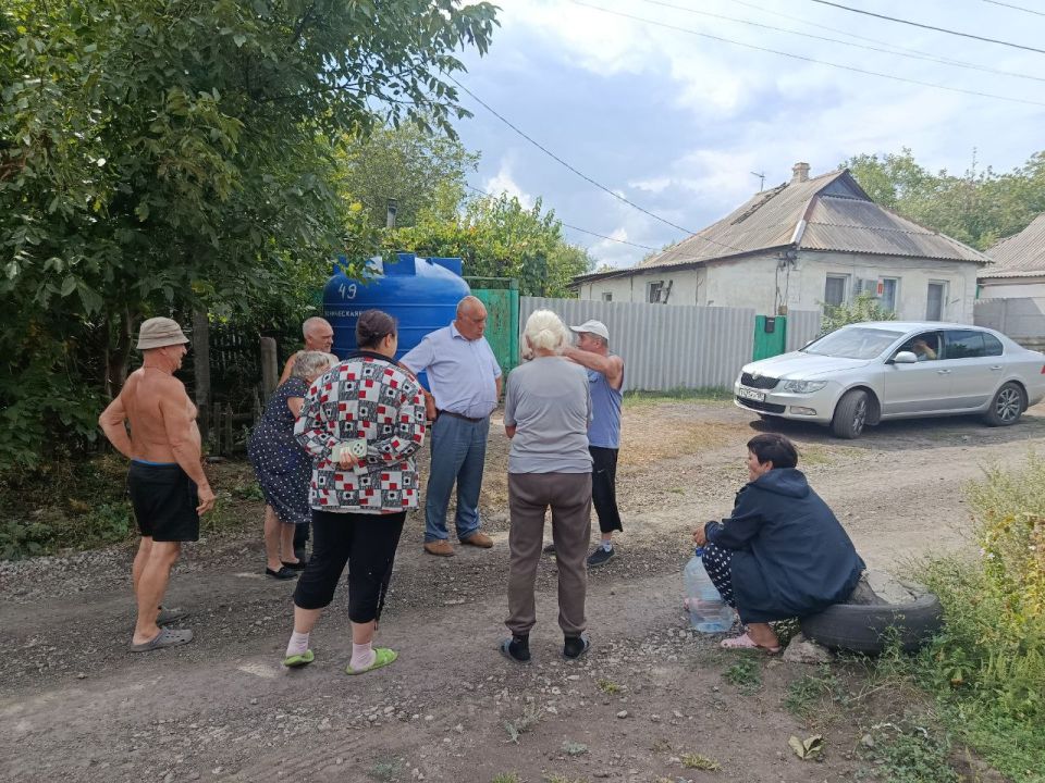 9 сентября, депутат Макеевского городского совета Донецкой Народной Республики первого созыва Алена Трякина провела прием граждан в общественной приемной партии «Единая Россия» Советского внутригородского района городского... 9 сентября, депутат Макеевского городского совета Донецкой Народной Республики первого созыва Алена Трякина провела прием граждан в общественной приемной партии «Единая Россия» Советского внутригородского района городского...